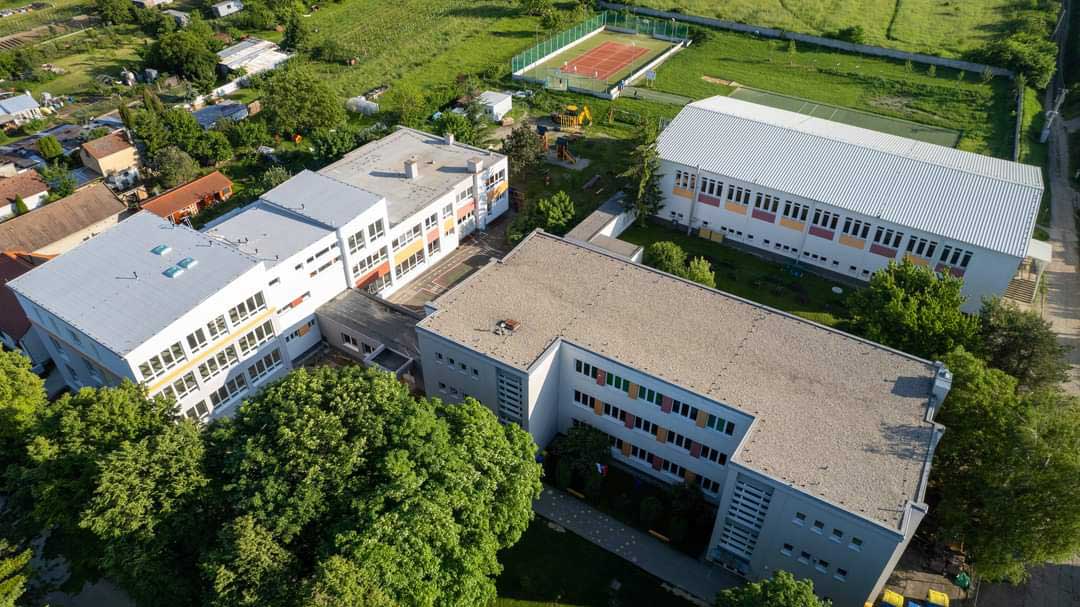 Referencia - Prístavba a nadstavba ZŠ Šenkvice